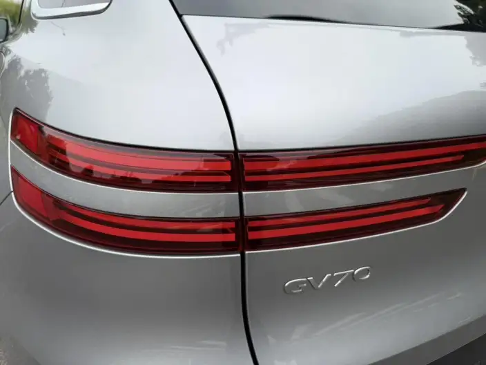 Genesis GV70 2025 Model 2.5T 4WD Ultimate Edition – фото 9