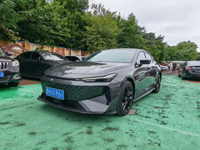 Changan UNI-V 2024 Model 1.5T Exclusive Model – фото 1