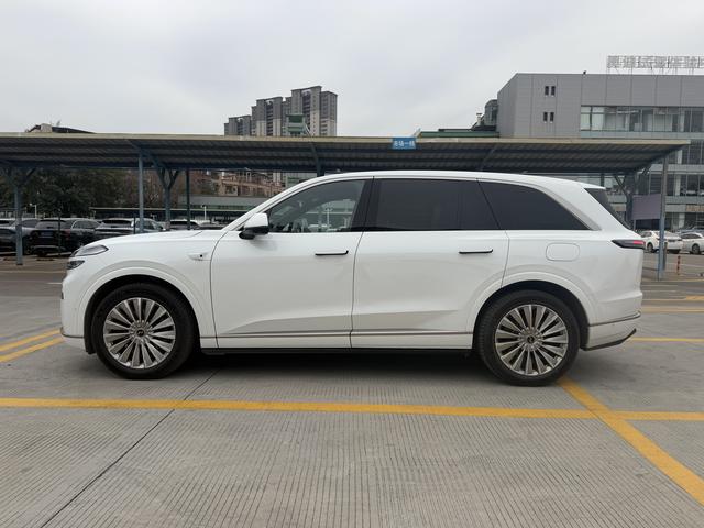 ONVO L90 2025 Six-seater version Ultra – фото 7
