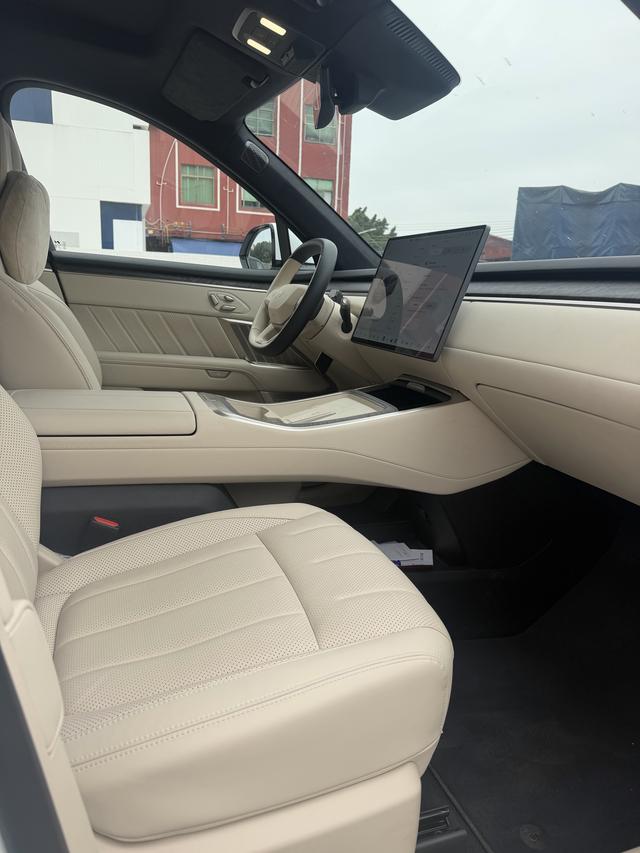 ONVO L90 2025 Six-seater version Ultra – фото 9