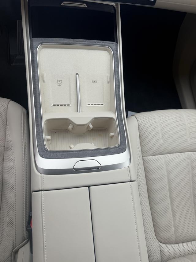 ONVO L90 2025 Six-seater version Ultra – фото 13