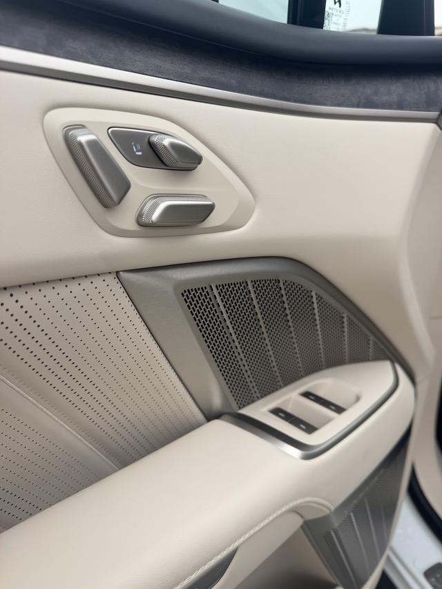 ONVO L90 2025 Six-seater version Ultra – фото 24
