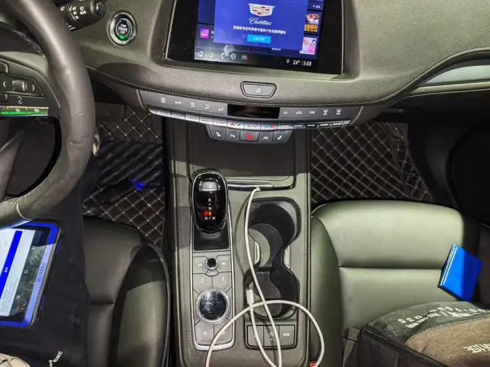Cadillac XT4 2022 Model 28T 2WD Luxury Model – фото 9