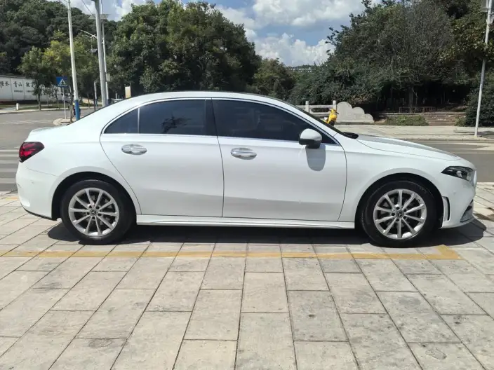 Mercedes-Benz A-class 2022 Model Facelift A 200 L Sports sedan Fashion Edition – фото 7