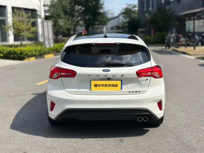 Ford Focus 2021 Model Hatchback EcoBoost 180 Automatic ST Line – фото 5