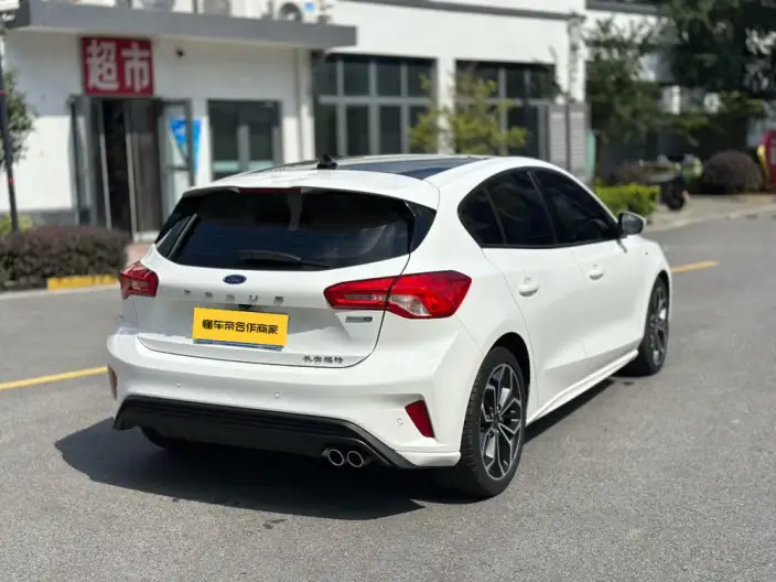Ford Focus 2021 Model Hatchback EcoBoost 180 Automatic ST Line – фото 6