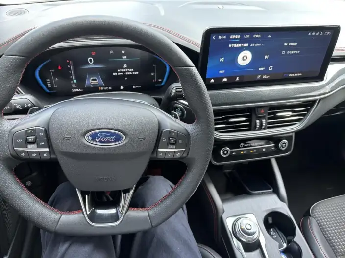 Ford Focus 2021 Model Hatchback EcoBoost 180 Automatic ST Line – фото 8