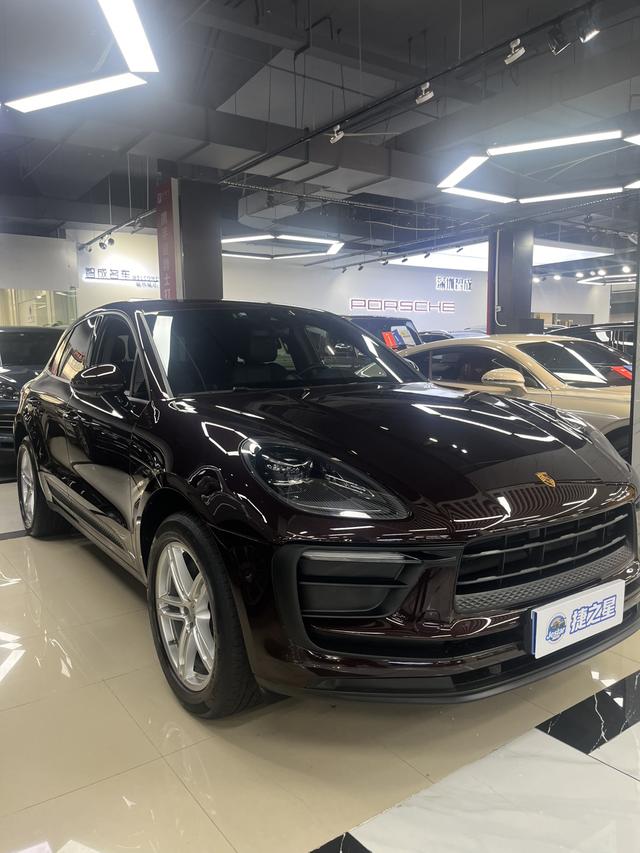 Macan Раздел 2023 комплектация Macan 2.0T – фото 1