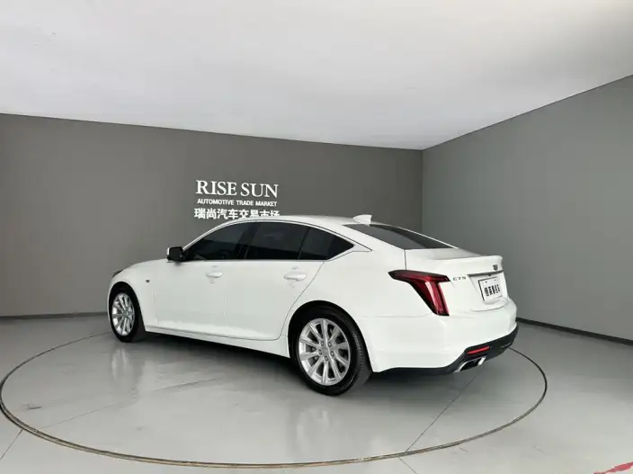 Cadillac CT5 2022 Model 28T Fashion Model