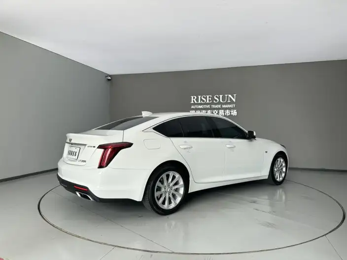 Cadillac CT5 2022 Model 28T Fashion Model – фото 6