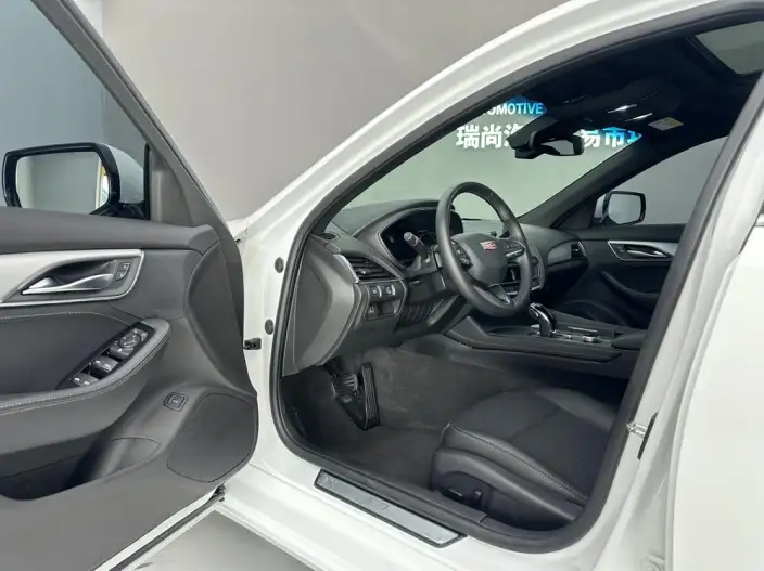 Cadillac CT5 2022 Model 28T Fashion Model – фото 9