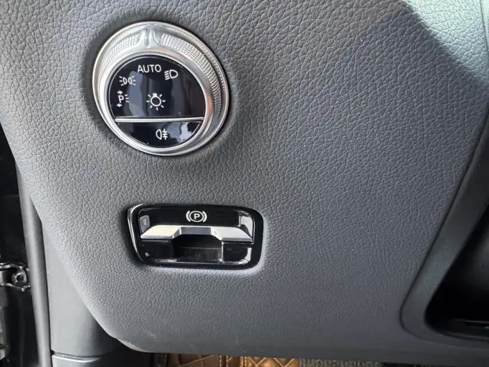 Mercedes-Benz GLC 2023 Model GLC 300 L 4MATIC Dynamic Model 5 seat – фото 9
