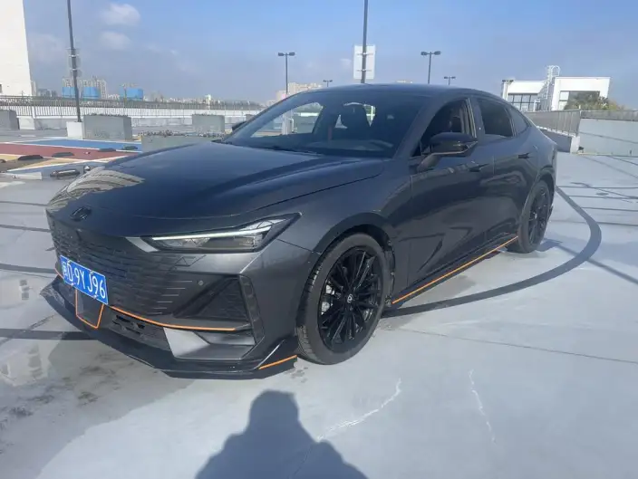 Changan UNI-V 2022 Model 1.5T Sports Edition – фото 1
