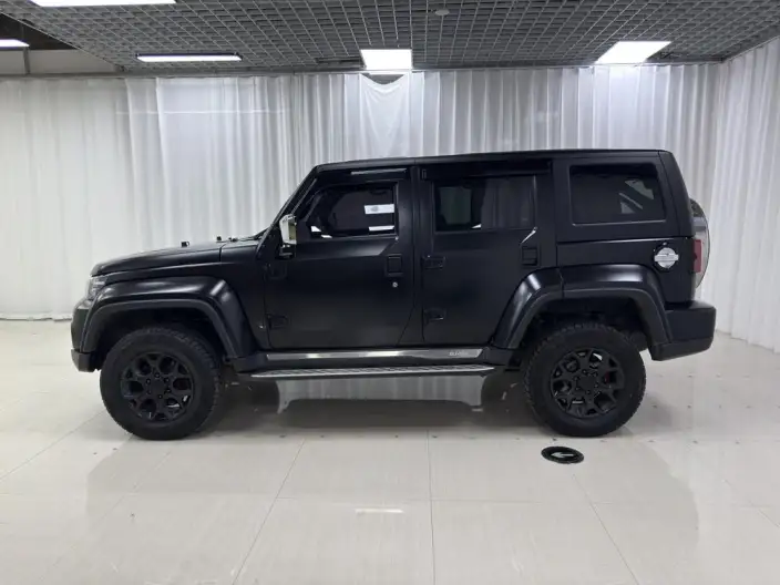 BAIC BJ40 2023 Model 2.0D Automatic 4WD Blade Hero Edition Warrior Model – фото 4
