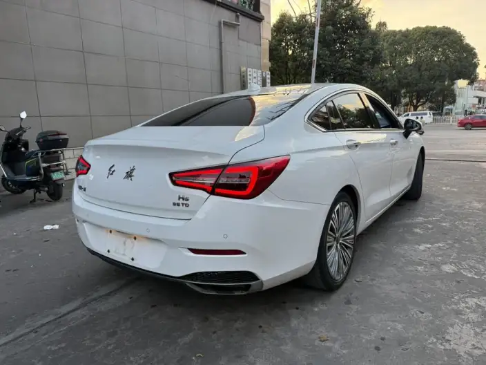 Hongqi H5 Classic 2022 Model 1.8T Automatic Smart Flag Enjoy Edition – фото 6