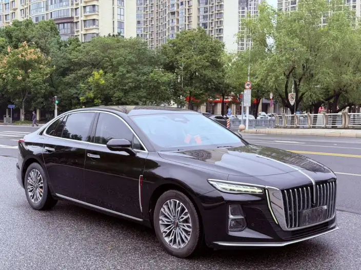 Hongqi H5 2023 Model 2.0T Automatic Smart Flag Enjoy Edition