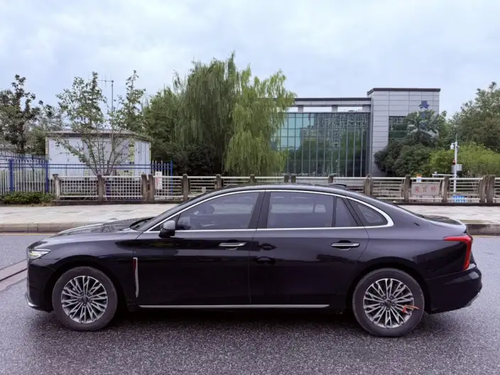 Hongqi H5 2023 Model 2.0T Automatic Smart Flag Enjoy Edition