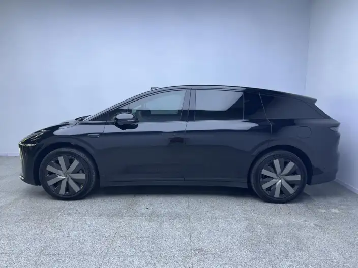 Li Auto i6 2025 Model 4WD Standard Edition