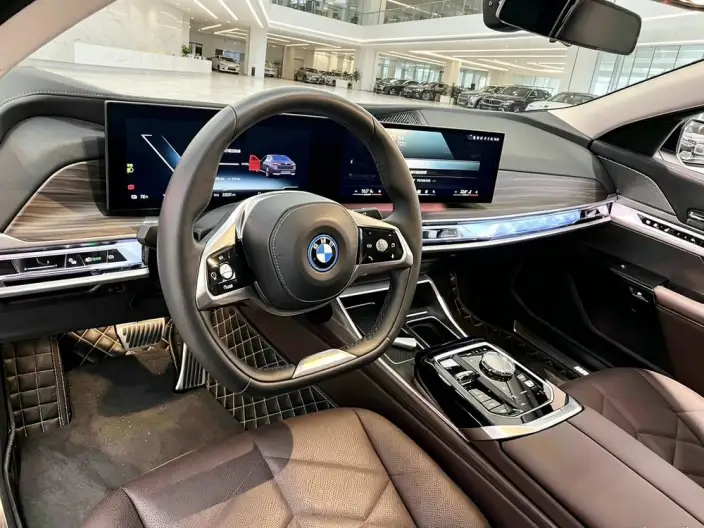 BMW i7 2023 Model eDrive50L Leading Model Luxury Set – фото 7