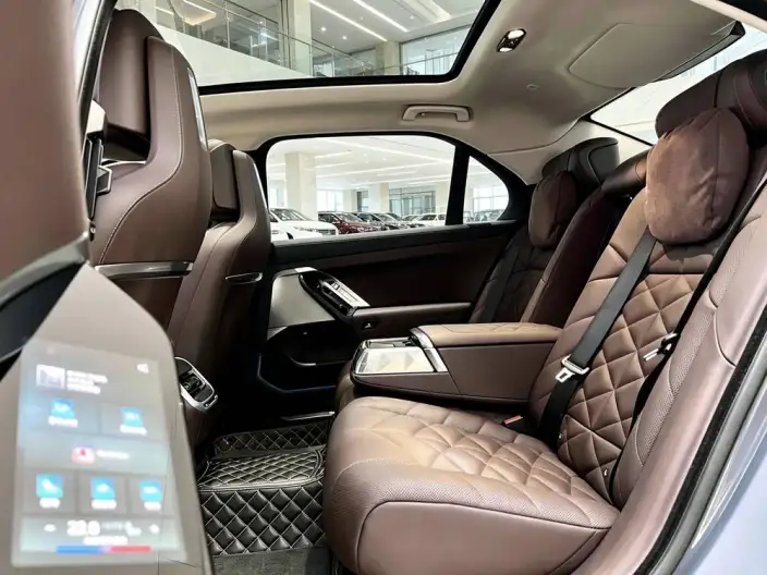 BMW i7 2023 Model eDrive50L Leading Model Luxury Set – фото 9