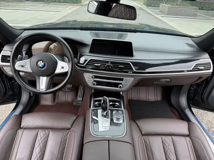 BMW 7 Series 2021 Model 730Li M Sports Set – фото 7