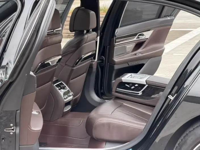 BMW 7 Series 2021 Model 730Li M Sports Set – фото 9