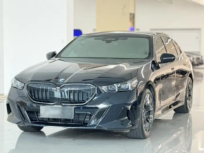 BMW 5 Series 2025 Model 530Li Exclusive Model M Sports Set – фото 1