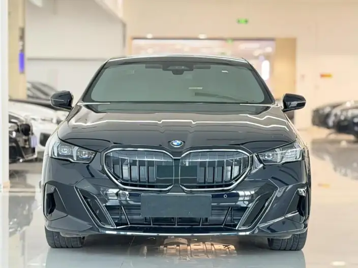 BMW 5 Series 2025 Model 530Li Exclusive Model M Sports Set – фото 2