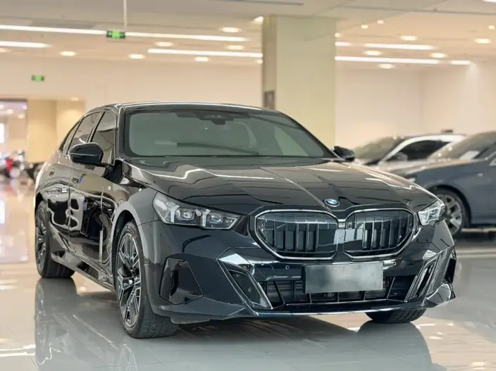 BMW 5 Series 2025 Model 530Li Exclusive Model M Sports Set – фото 3