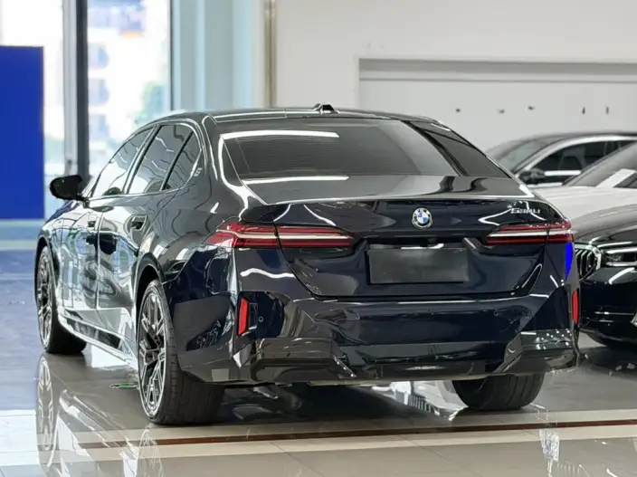BMW 5 Series 2025 Model 530Li Exclusive Model M Sports Set – фото 4