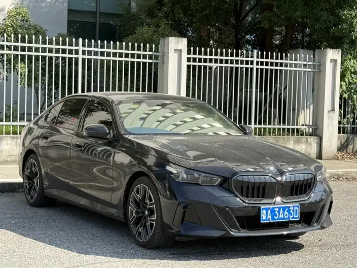 BMW 5 Series 2025 Model Facelift 530Li Exclusive Model M Sports Set – фото 3