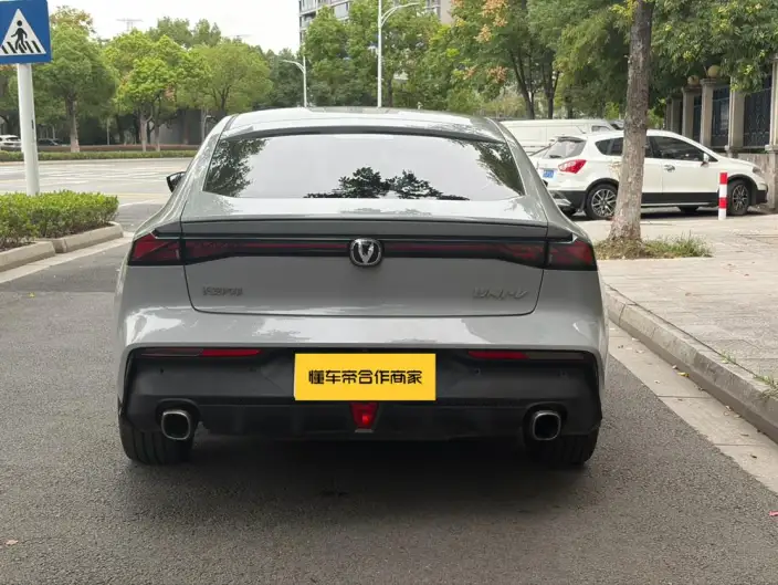 Changan UNI-V 2022 Model 1.5T Noble Model – фото 5