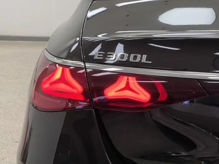 Mercedes-Benz E-Class 2024 Model E 300 L Fashion Model sedan – фото 9