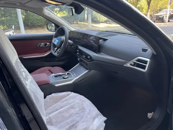 BMW 3 Series 2025 Model 325i M Sports Set