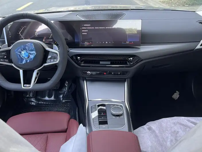 BMW 3 Series 2025 Model 325i M Sports Set – фото 5