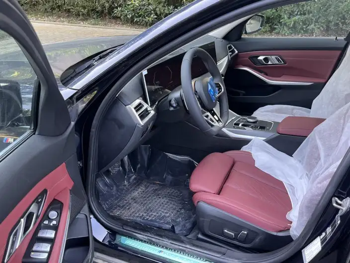BMW 3 Series 2025 Model 325i M Sports Set – фото 9