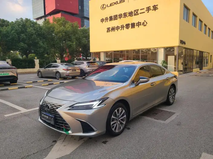 Lexus ES 2025 Model 200 Premium