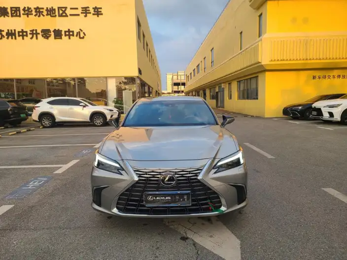 Lexus ES 2025 Model 200 Premium