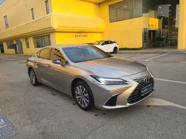 Lexus ES 2025 Model 200 Premium