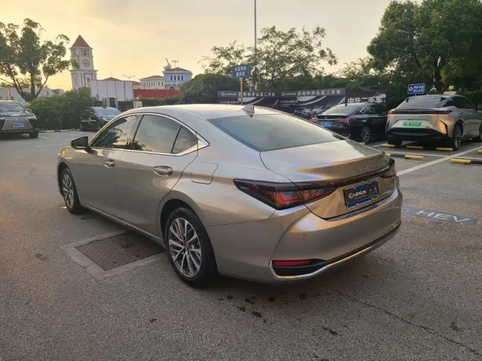 Lexus ES 2025 Model 200 Premium