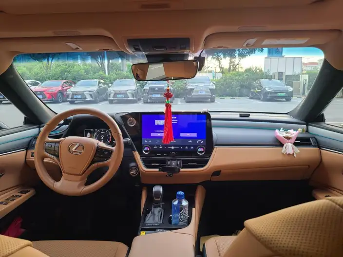Lexus ES 2025 Model 200 Premium – фото 8