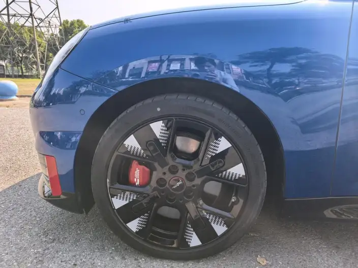 ElectricMINI JCW 2025 Model JOHN COOPER WORKS – фото 10
