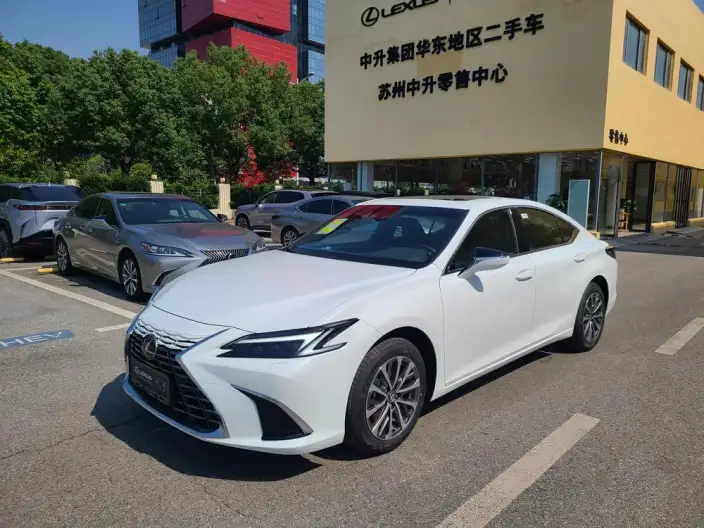 Lexus ES 2025 Model 200 Premium – фото 1