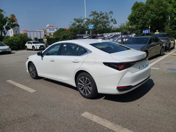 Lexus ES 2025 Model 200 Premium – фото 4