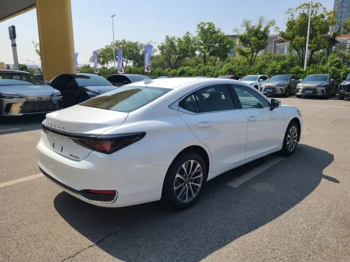 Lexus ES 2025 Model 200 Premium – фото 6
