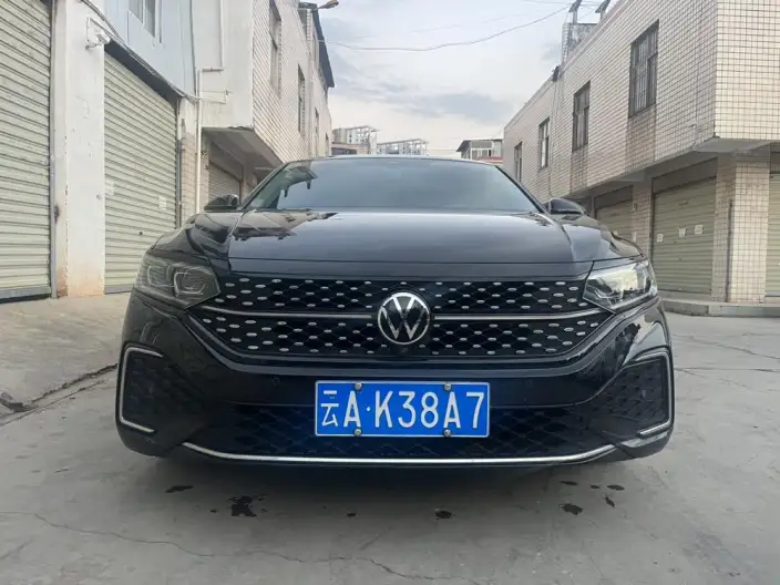 Volkswagen Passat 2022 Model 330TSI Deluxe Edition – фото 2