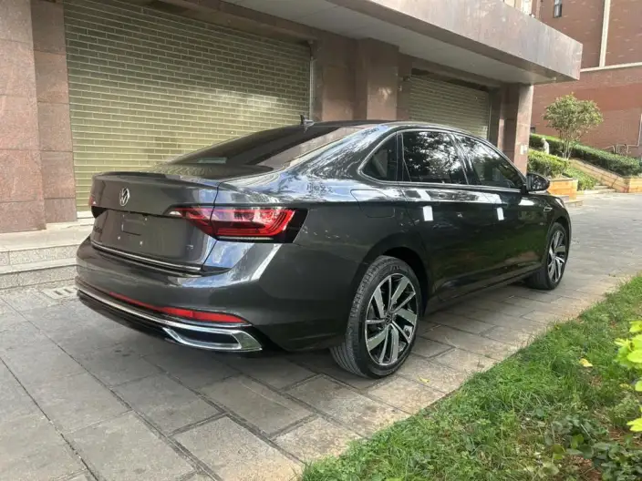 Volkswagen Sagitar 2023 Model 300TSI DSG Superior Edition – фото 6