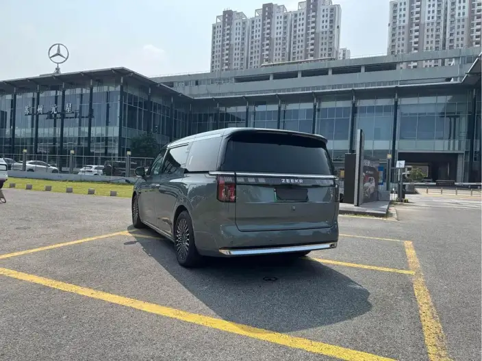 ZEEKR 009 2024 Model VI seat Executive Edition 4WD 108kWh – фото 3