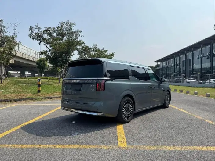 ZEEKR 009 2024 Model VI seat Executive Edition 4WD 108kWh – фото 5