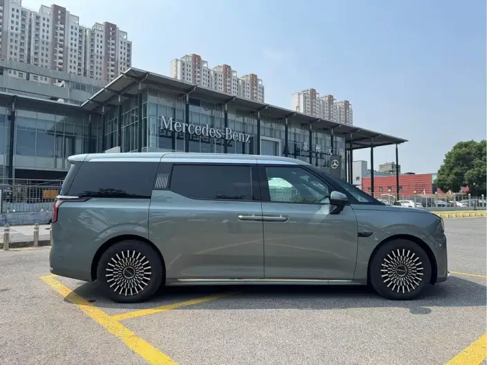 ZEEKR 009 2024 Model VI seat Executive Edition 4WD 108kWh – фото 6